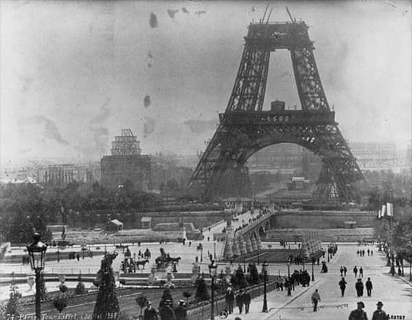 Eiffel Tower, Sticking it to Big Art, 1889